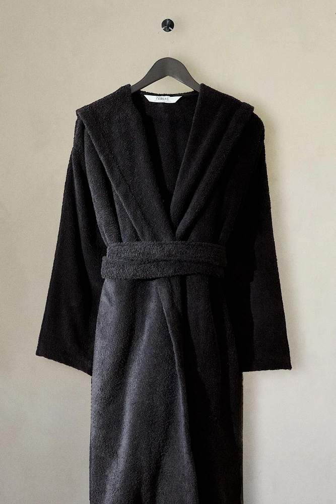 HOODED BATHROBE (360 GXM²)