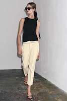 SLEEVELESS BASIC KNIT TOP