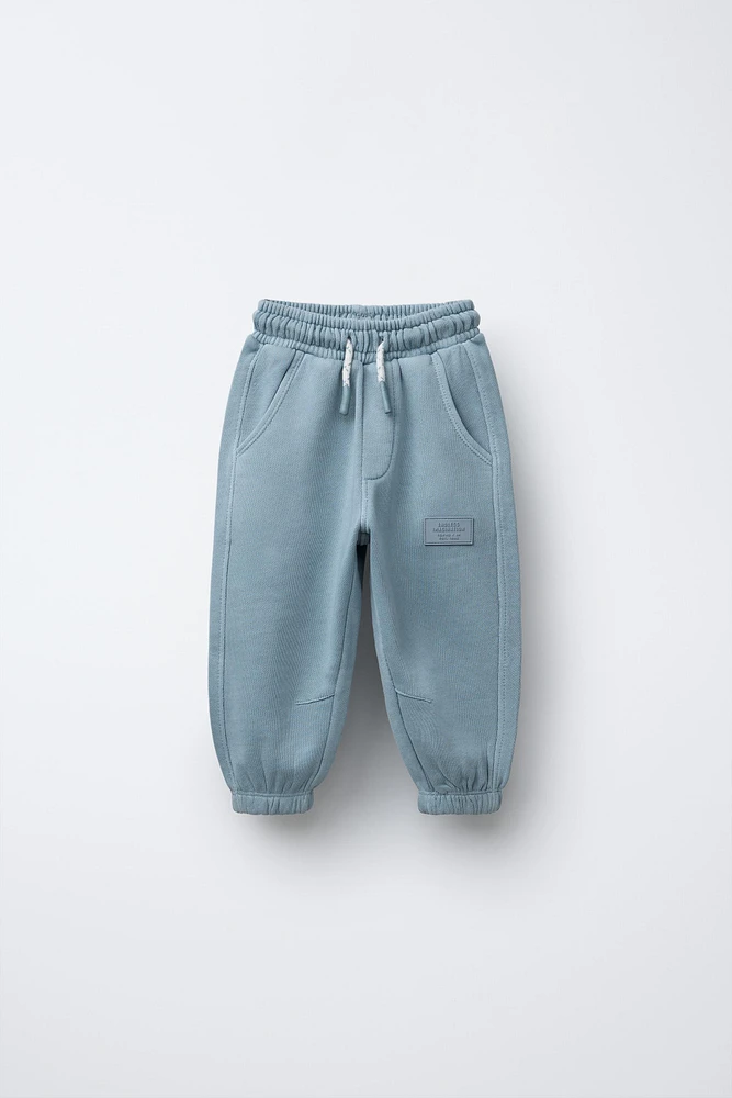 PANTALON DE JOGGING À ÉTIQUETTE