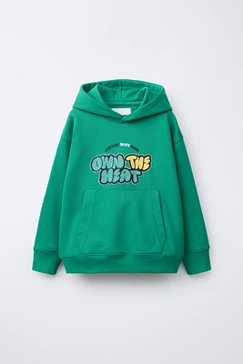 GRAFFITI PRINT HOODED SWEATSHIRT