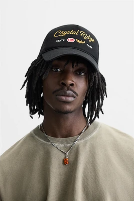 CONTRAST EMBROIDERED CAP