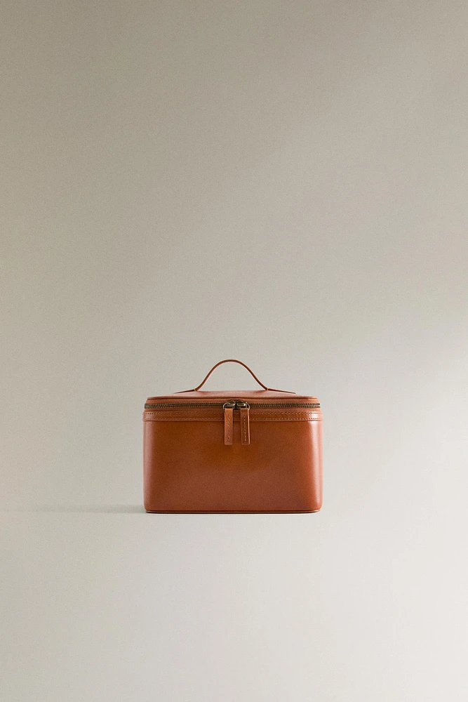 SMALL LEATHER TOILETRY BAG
