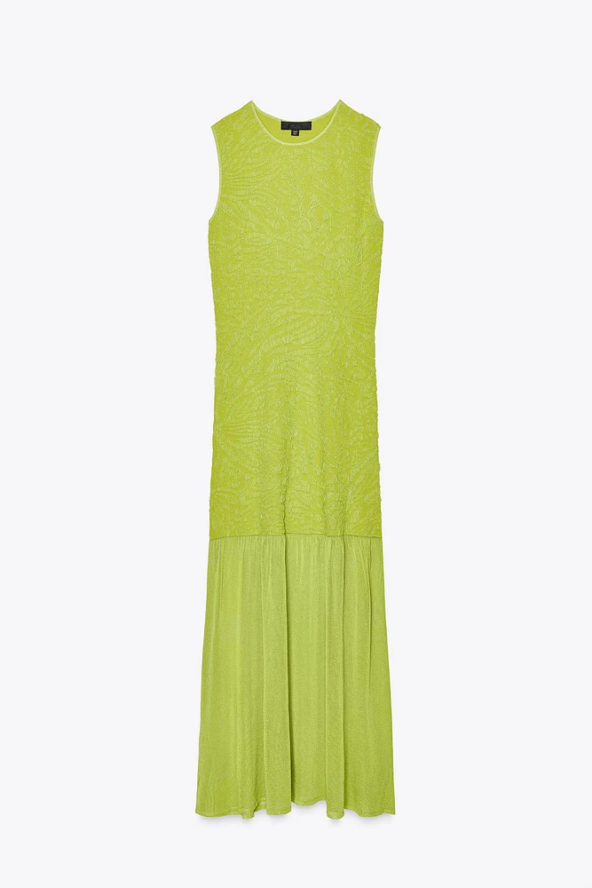 ROBE EN MAILLE MATIÈRES VARIÉES