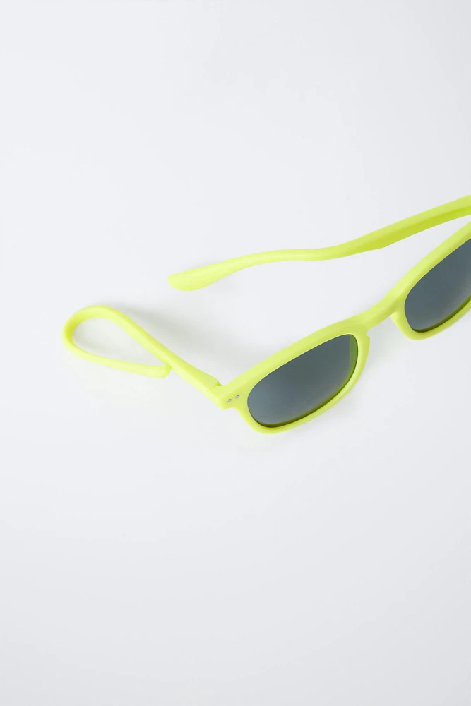MOLDABLE SUNGLASSES