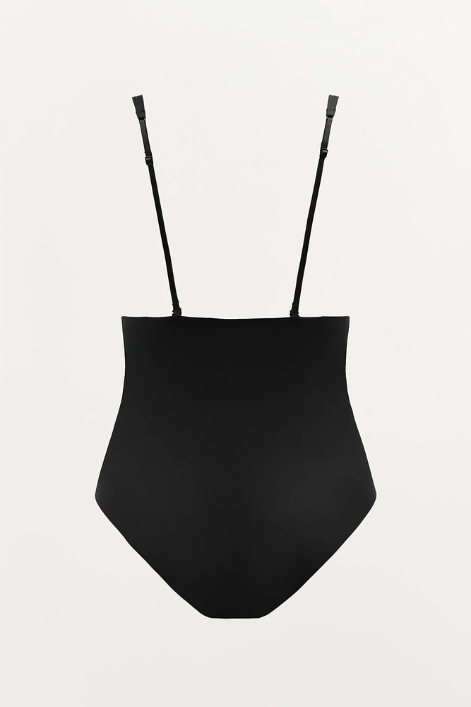 BODY AVEC POLYAMIDE BRETELLES CROISÉES