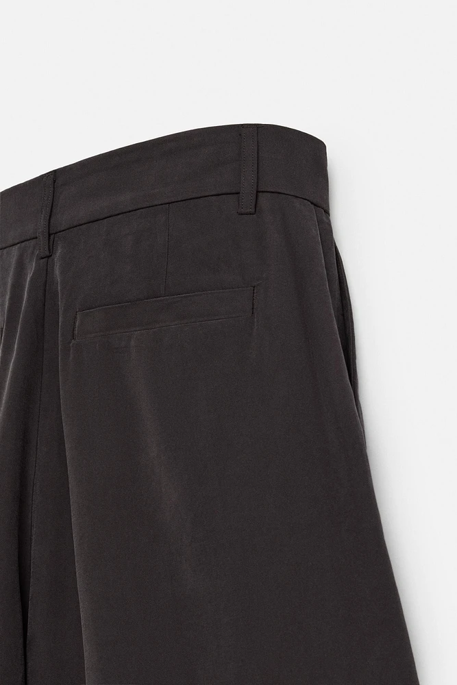 BERMUDA PLIS WIDE FIT