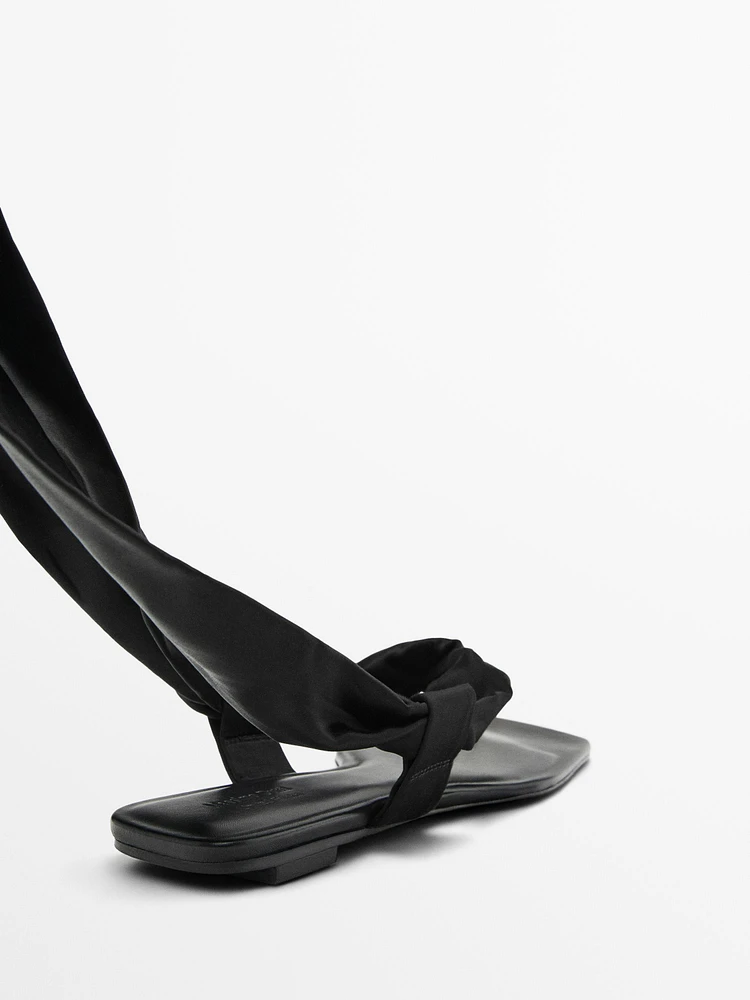 Sandales plates avec nœud en satin - Limited Edition