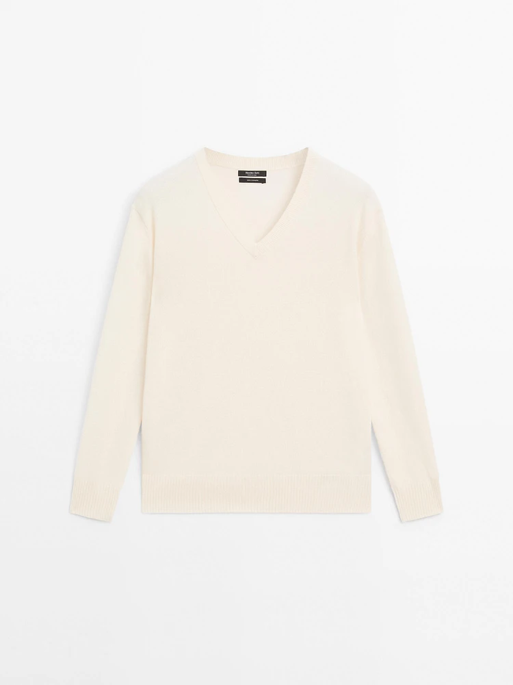 Knit 100% cashmere V-neck sweater