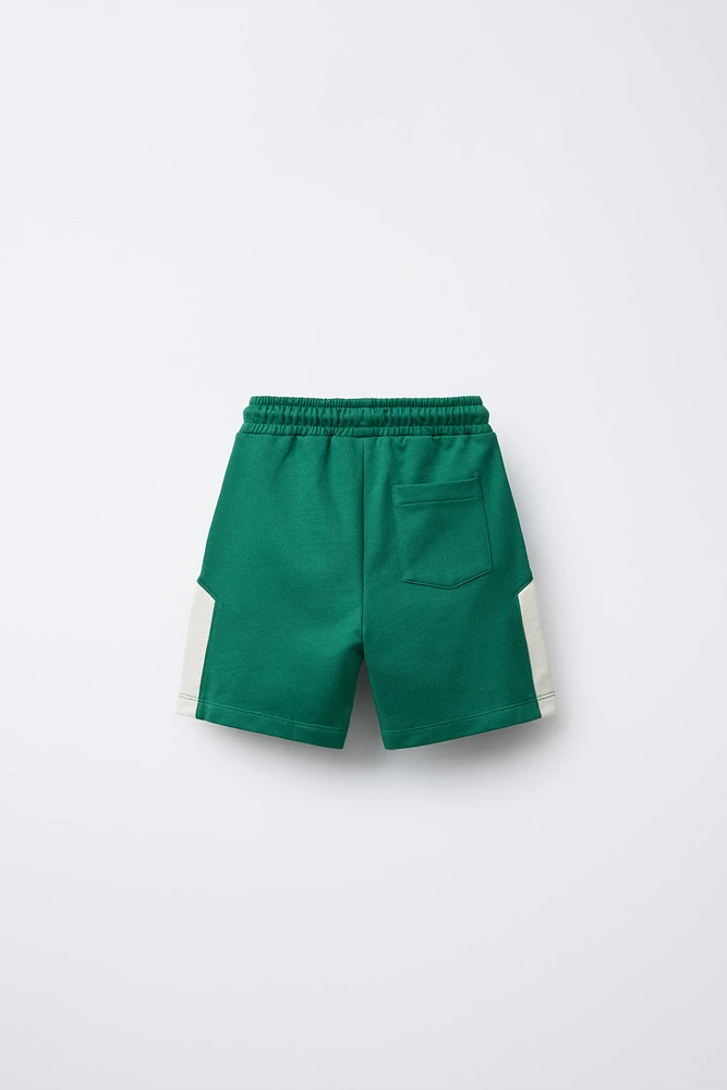 ENSEMBLE DE JOGGING T-SHIRT ET BERMUDA LISERÉS