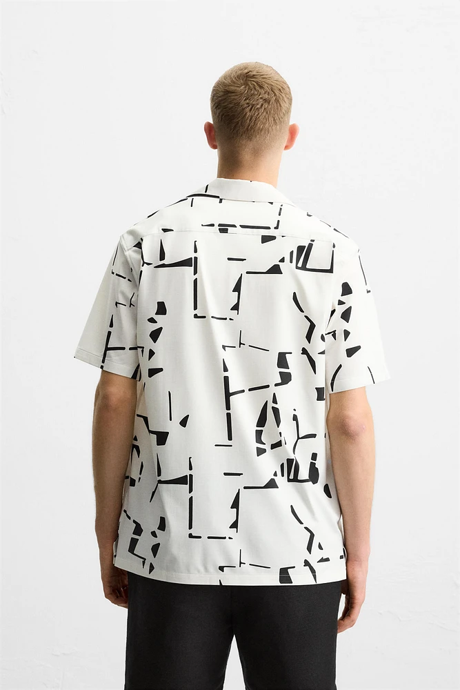 CHEMISE ÉLASTIQUE À IMPRIMÉ ABSTRAIT