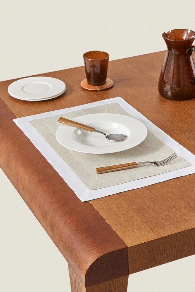 DOUBLE-LAYER PLACEMAT