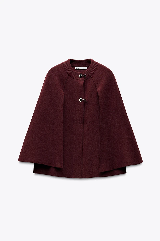 MANTEAU CAPE EN MAILLE