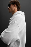 SWEAT À CAPUCHE ET ZIP