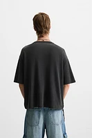 T-SHIRT EN MAILLE À IMPRIMÉ DÉLAVÉ