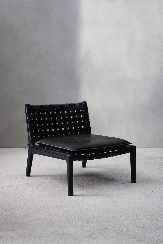 LOUNGE CHAIR 01