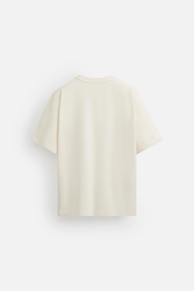 T-SHIRT BRODÉ EN MATIÈRES VARIÉES