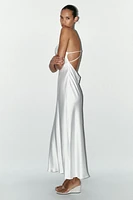 ROBE MI-LONGUE SATINÉE BRIDES DOS