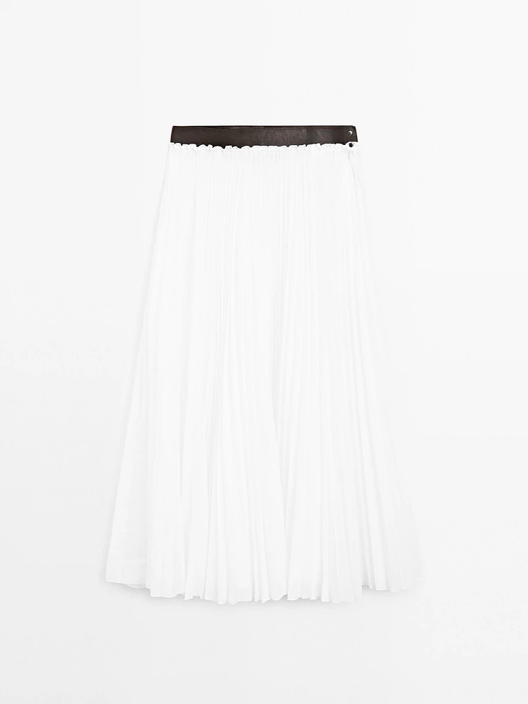 Pleated skirt with leather detail