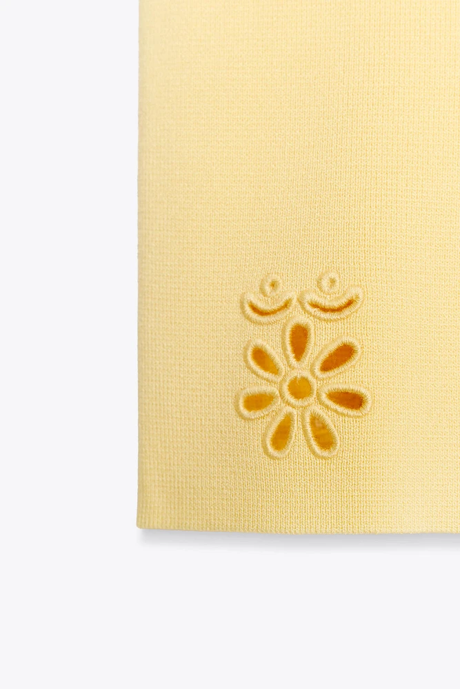 TOP EN MAILLE BRODERIES PERFORÉES