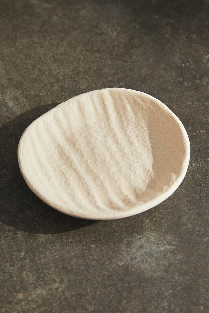 TEXTURED CERAMIC SOAP DISH