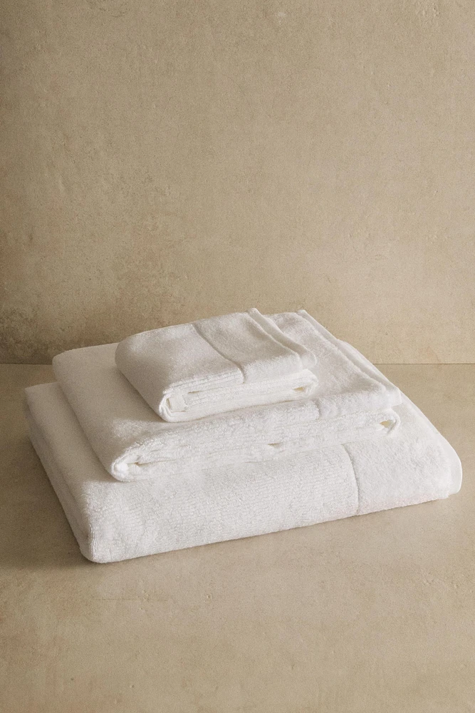 SERVIETTE DE BAIN TEXTURE RAYURES