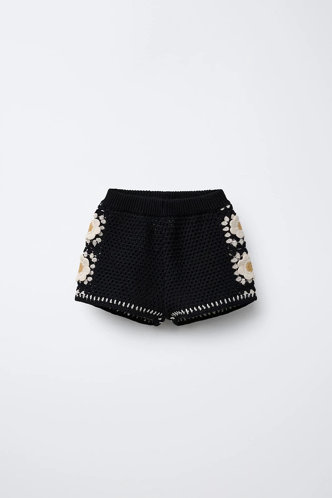 CROCHET FLOWER KNIT SHORTS