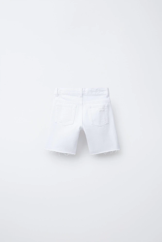 BERMUDA EN DENIM DÉCHIRÉ