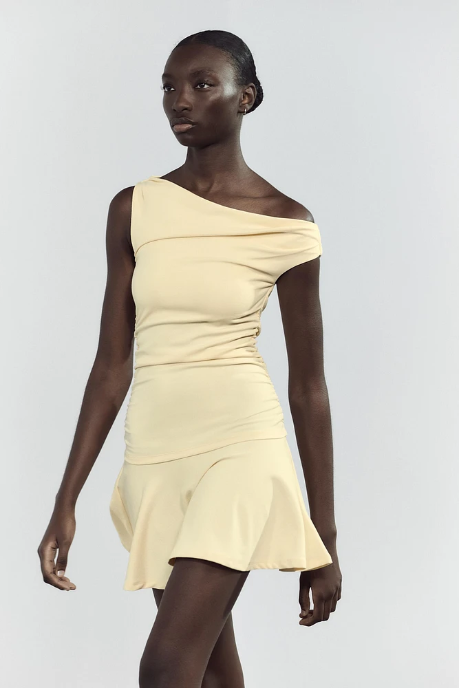 ROBE À TEXTURE AVEC PLIS