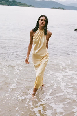 ROBE MIDI HALTER SATINÉE
