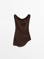 Top lin à encolure asymétrique