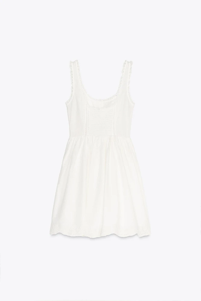 ROBE COURTE DENTELLE BRODÉE