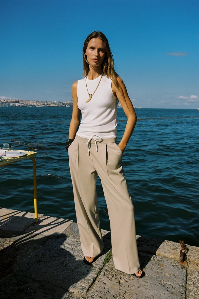 TOP EN MAILLE SANS MANCHES