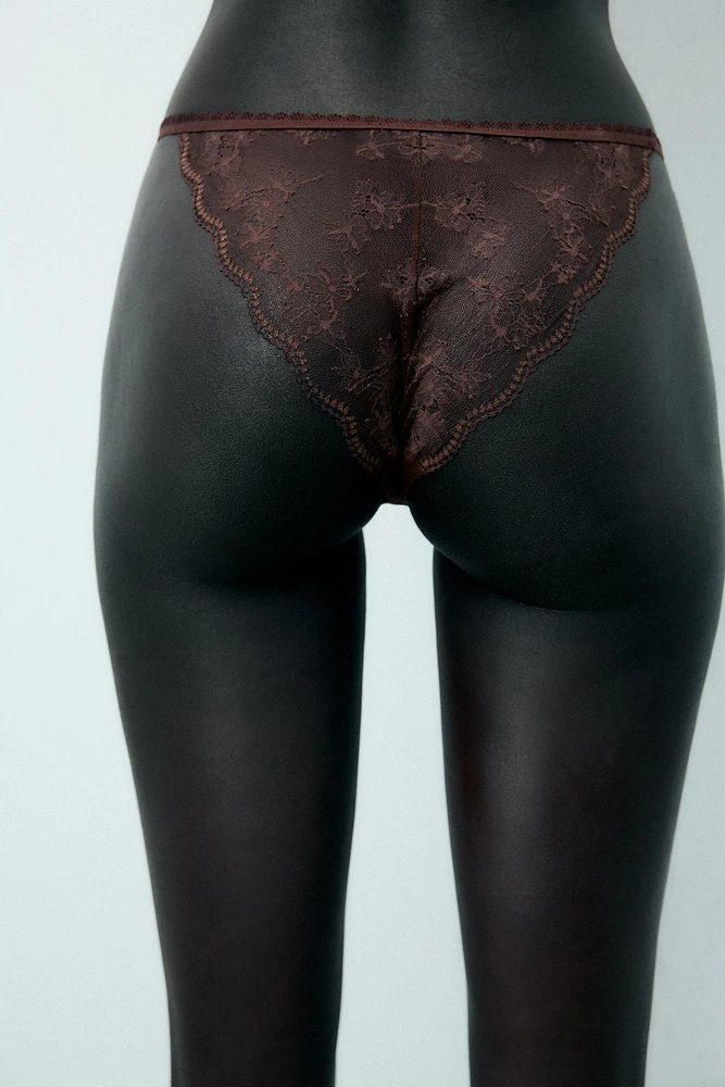 CULOTTE EN DENTELLE À FLEURS