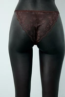 CULOTTE EN DENTELLE À FLEURS