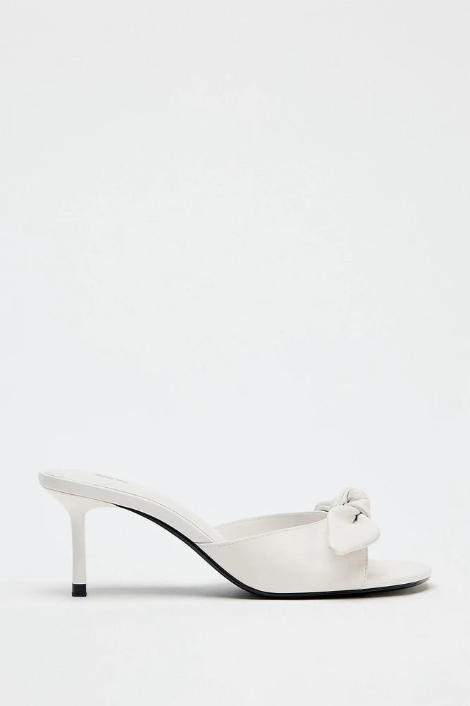 LEATHER BOW HEELED SANDALS
