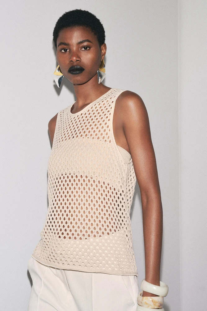 SLEEVELESS KNIT TOP