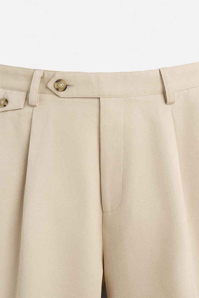 PLEATED STRAIGHT FIT PANTS