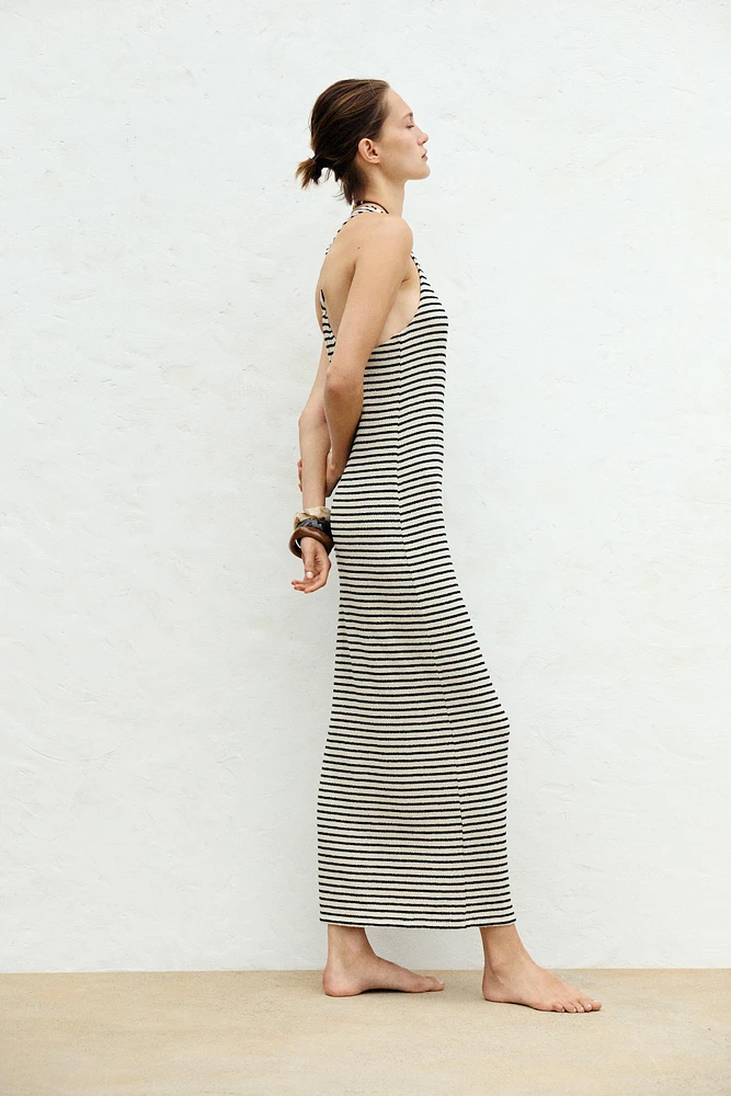 ROBE LONGUE EN MAILLE AJOURÉE