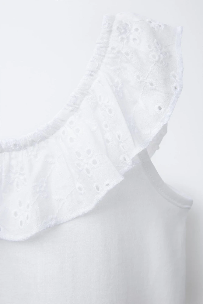 HAUT À VOLANTS EN BRODERIE SUISSE