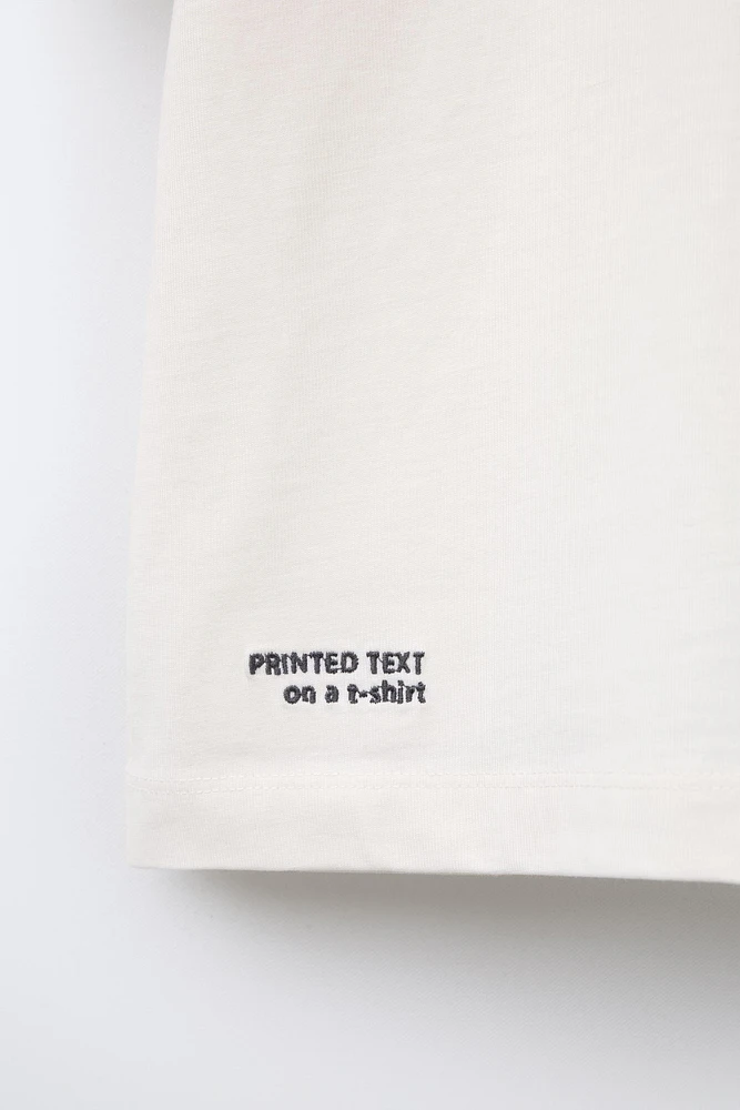 T-SHIRT ÉPAIS AVEC INSCRIPTION BRODÉE