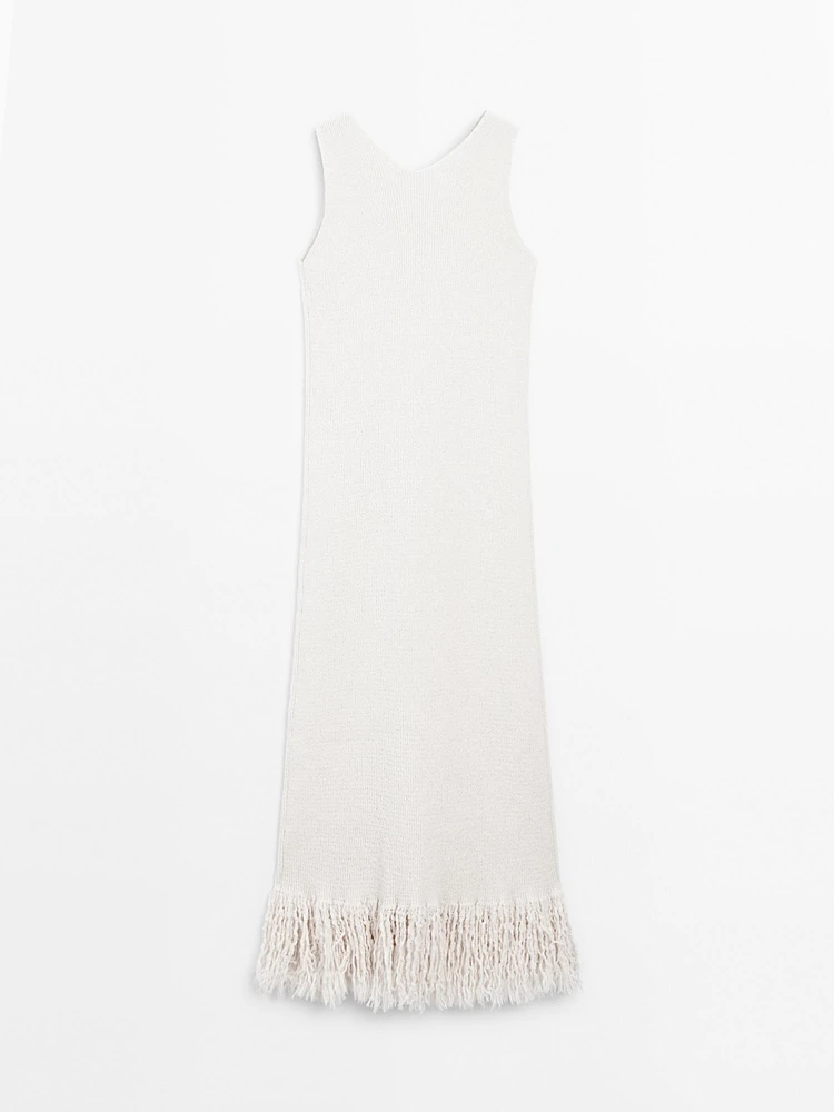 Knit dress with fringed hem