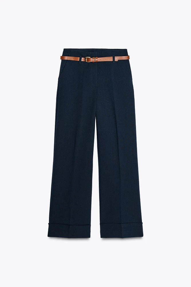 PANTALON À REVERS ET CEINTURE