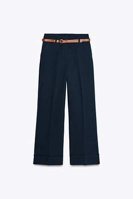 PANTALON À REVERS ET CEINTURE