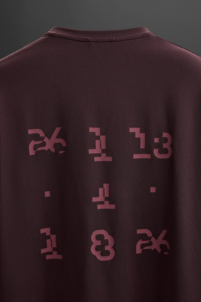 T-SHIRT PERFORÉ IMPRIMÉ