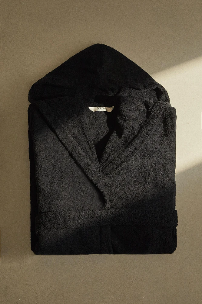 (360 GXM²) HOODED BATHROBE