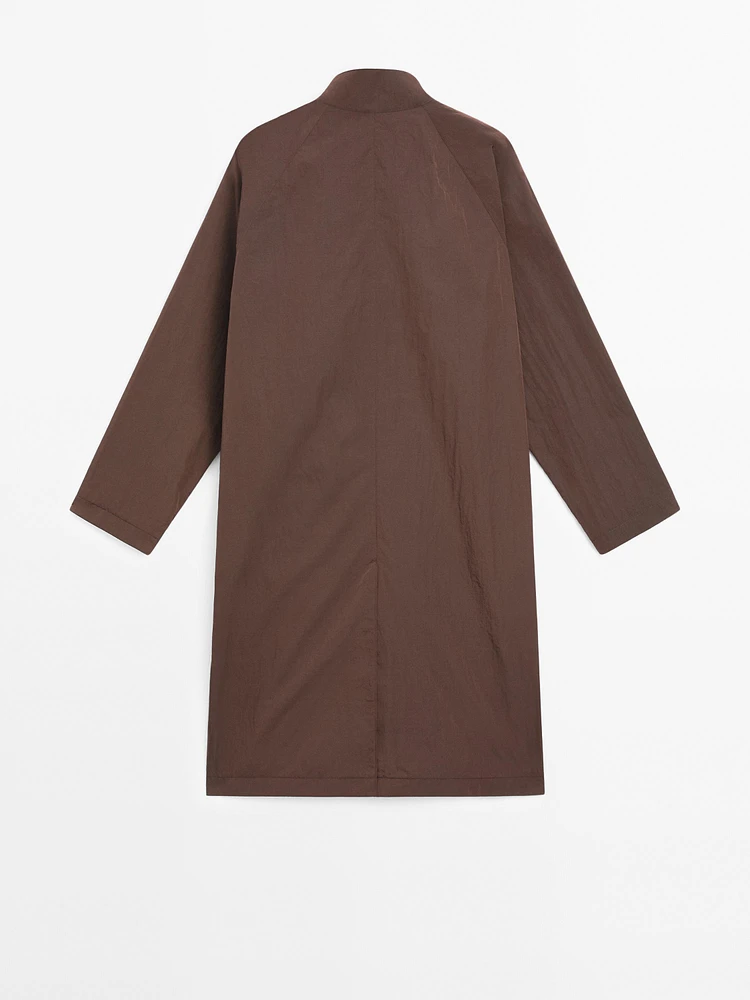 Trench fluide en tissu déperlant