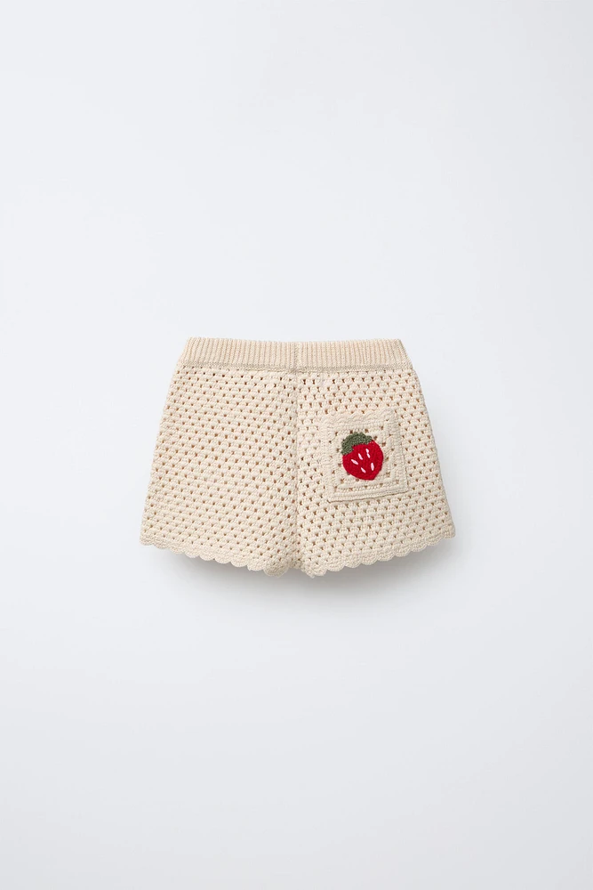 BERMUDA EN MAILLE FRAISE CROCHET