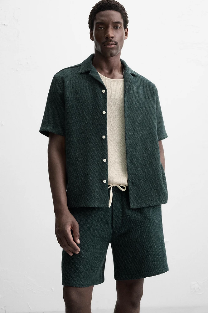 TEXTURED REGULAR FIT SHORTS