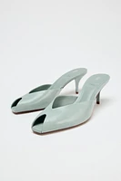 PATENT EFFECT SANDALS