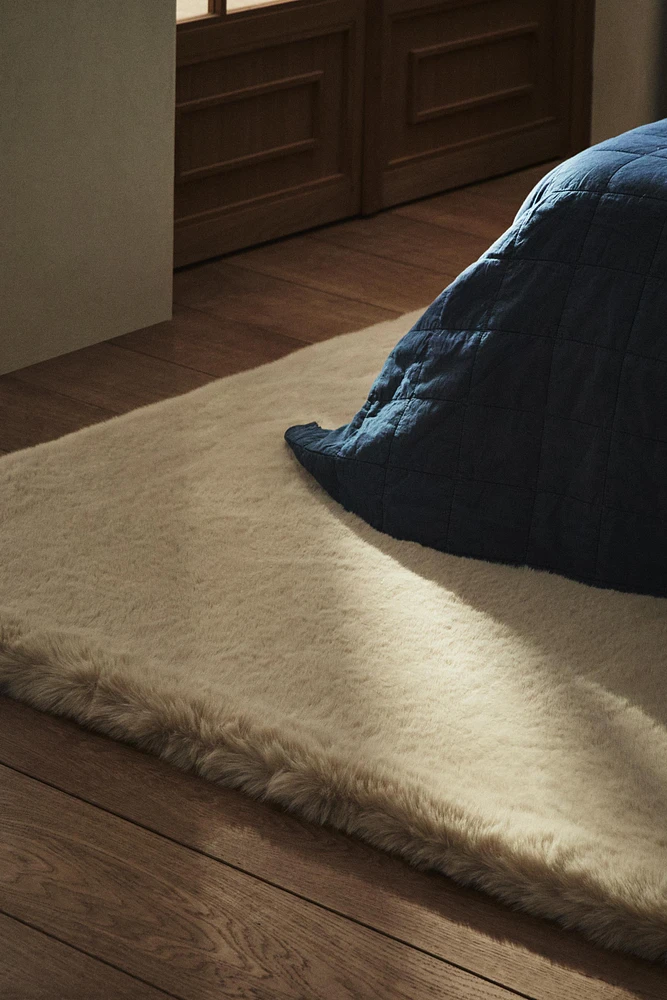 TAPIS FAUSSE FOURRURE
